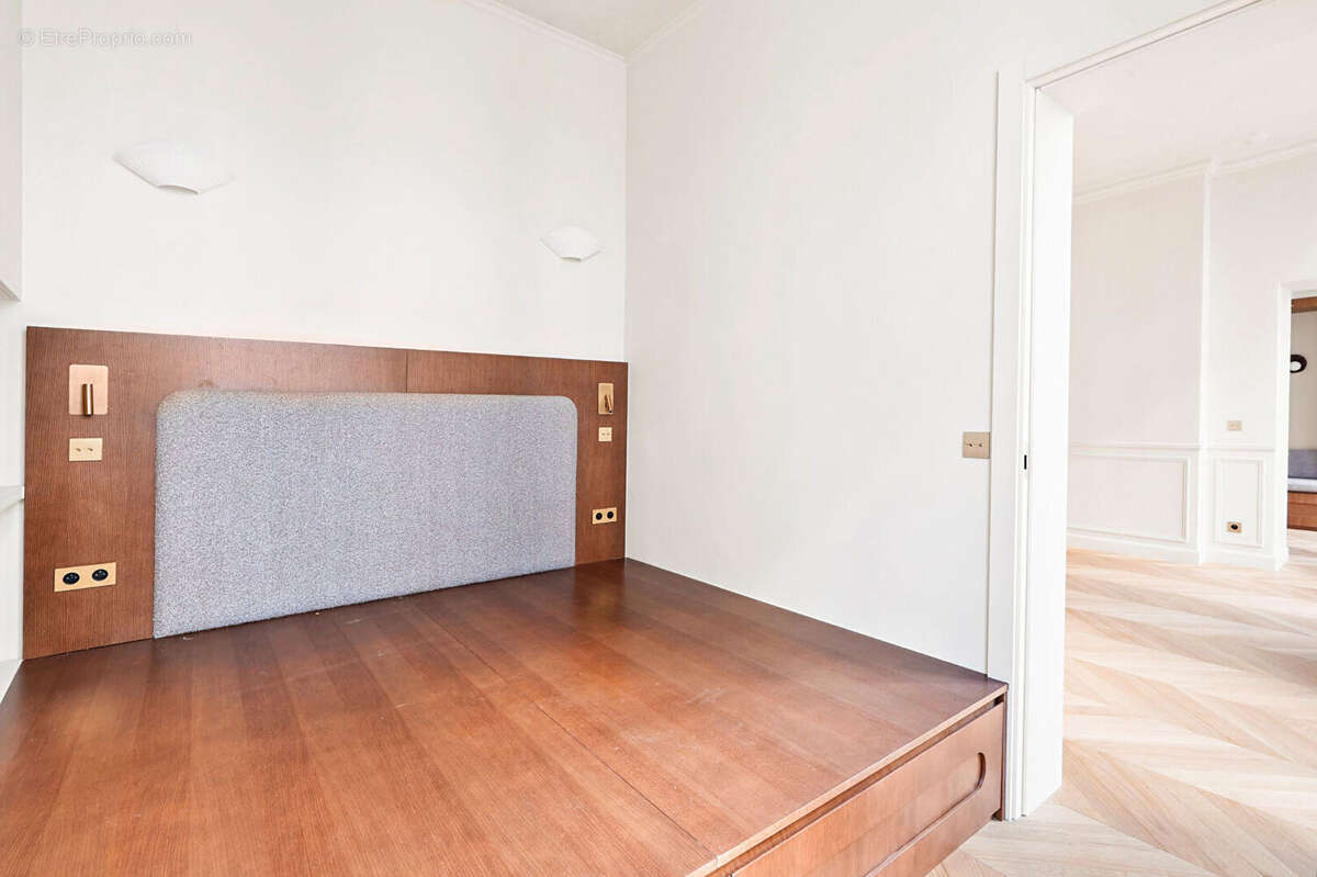 Appartement à PARIS-1E