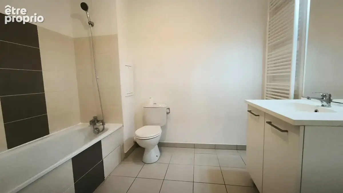  saint-priest – t2 rez-de-jardin  45 m² d’extérieur  tram t2 - photo 5