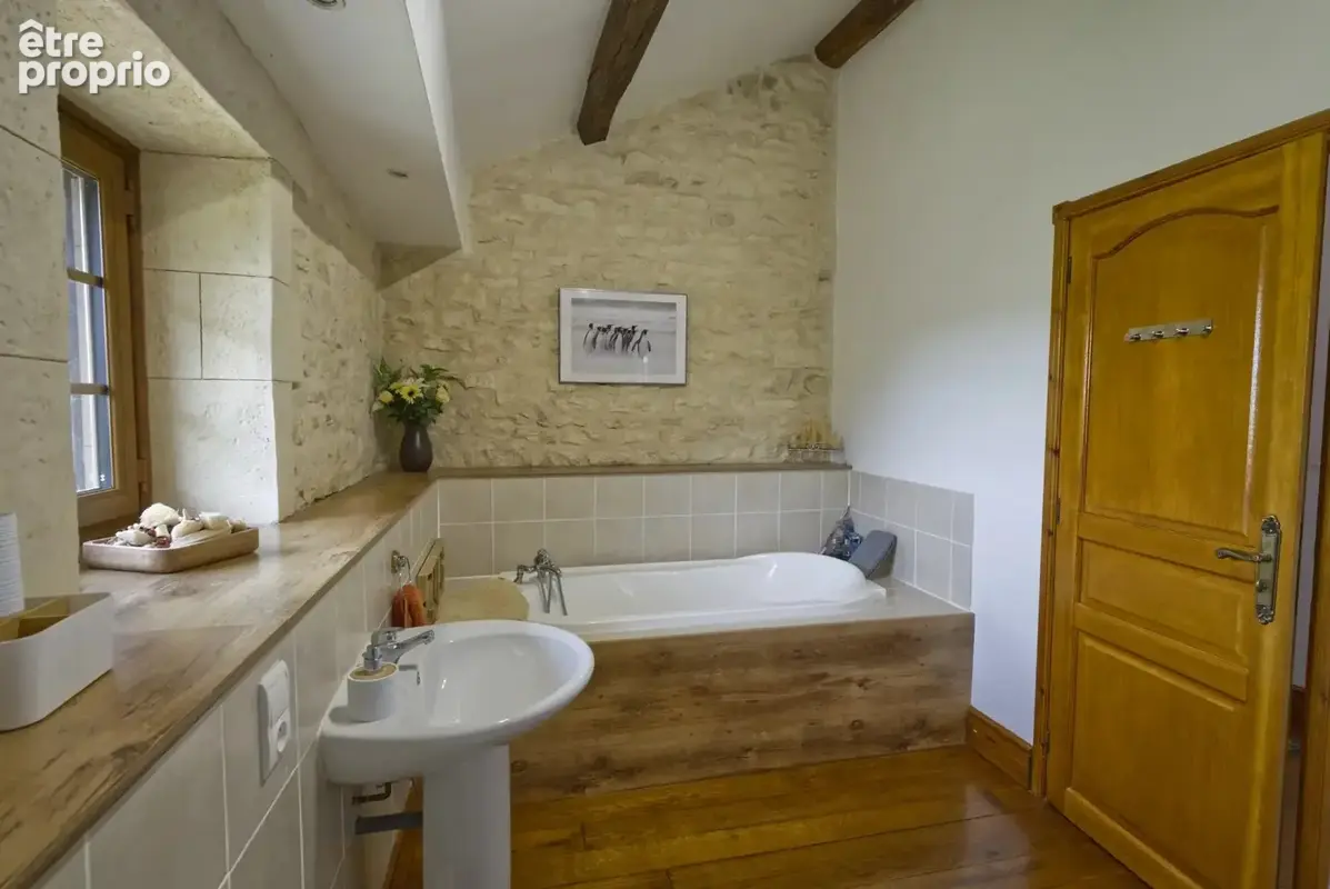 Superbe grande maison en pierre de 5 chambres avec piscine chauffée - photo 14