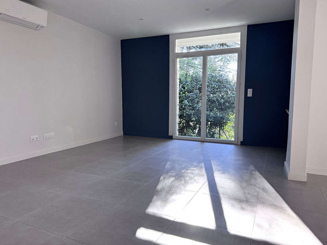 Appartement à VILLENEUVE-LES-AVIGNON