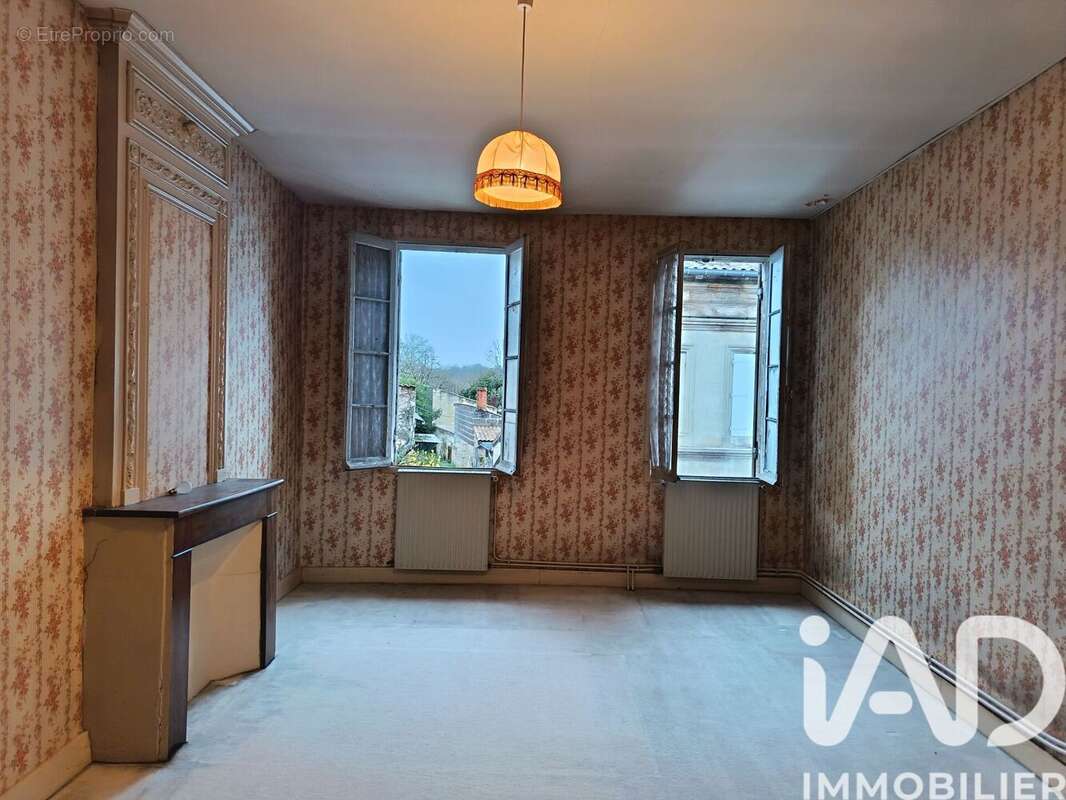Maison 110 m² à Coutras  - photo 8