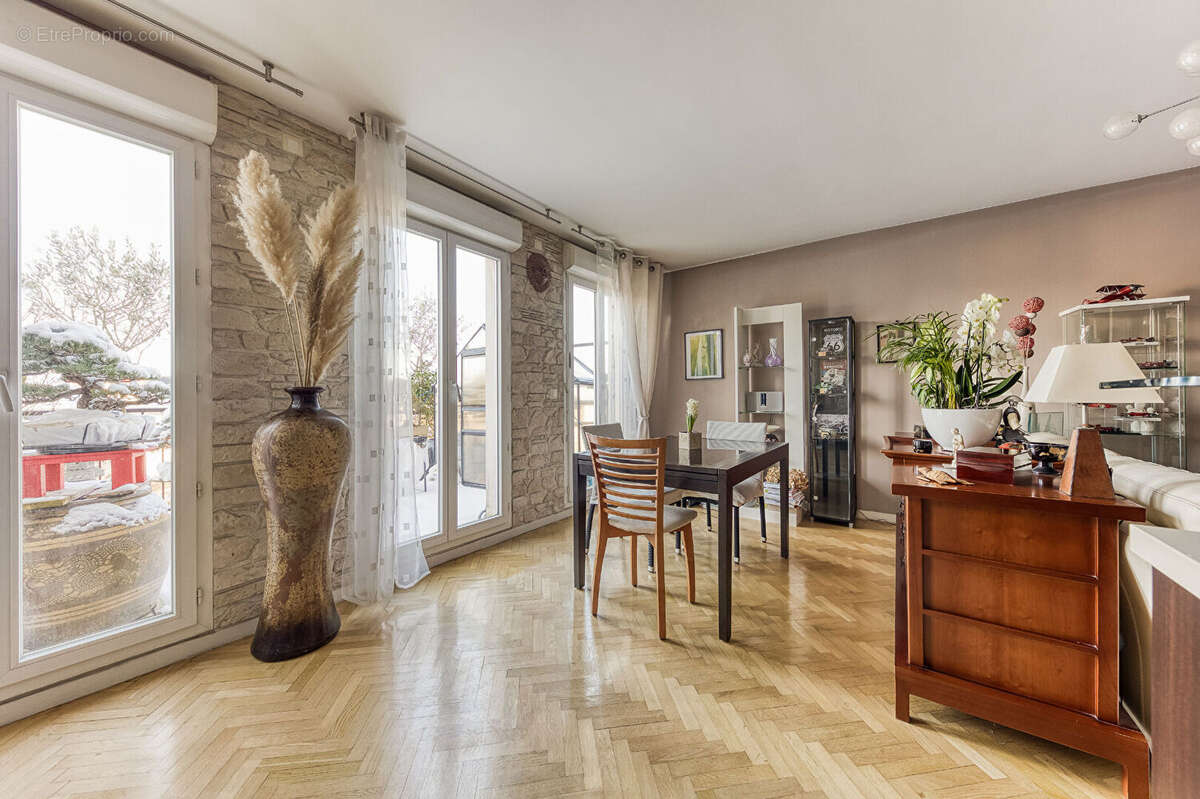 Appartement à LE PLESSIS-ROBINSON