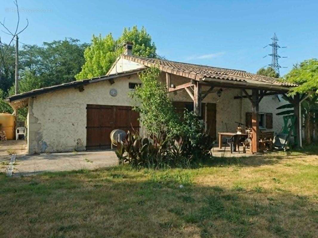 Maison de 90 m² habitables + 64 m² de combles isolés et plaqués à aménager selon vos envies - 3 chambres - Garage - Terrain de 1 - photo 2