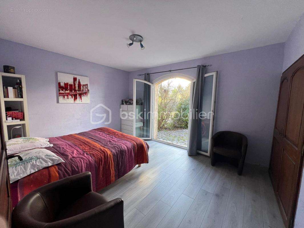 Commerce à TOURRETTES