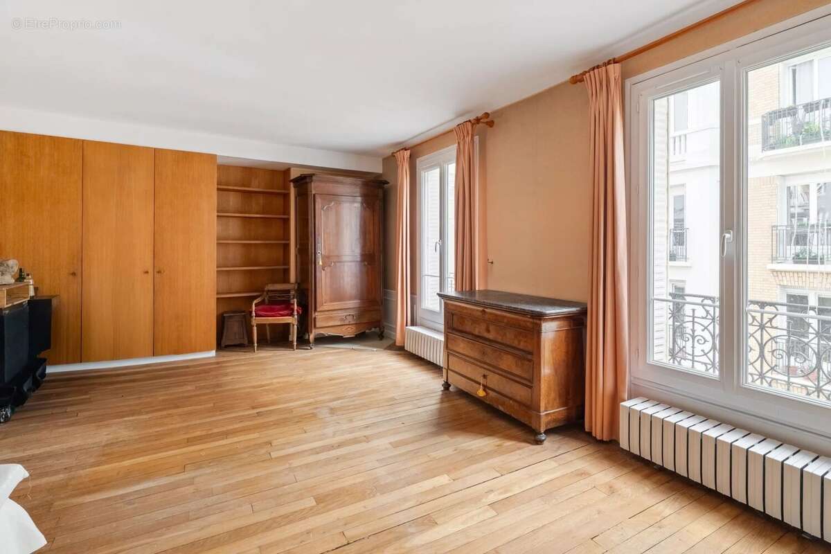 Appartement à PARIS-15E