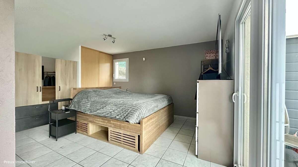 Maison 231 m² à Etaux  - photo 6