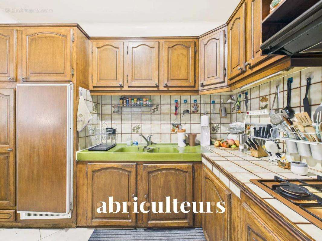 Maison à LA ROQUE-D&#039;ANTHERON