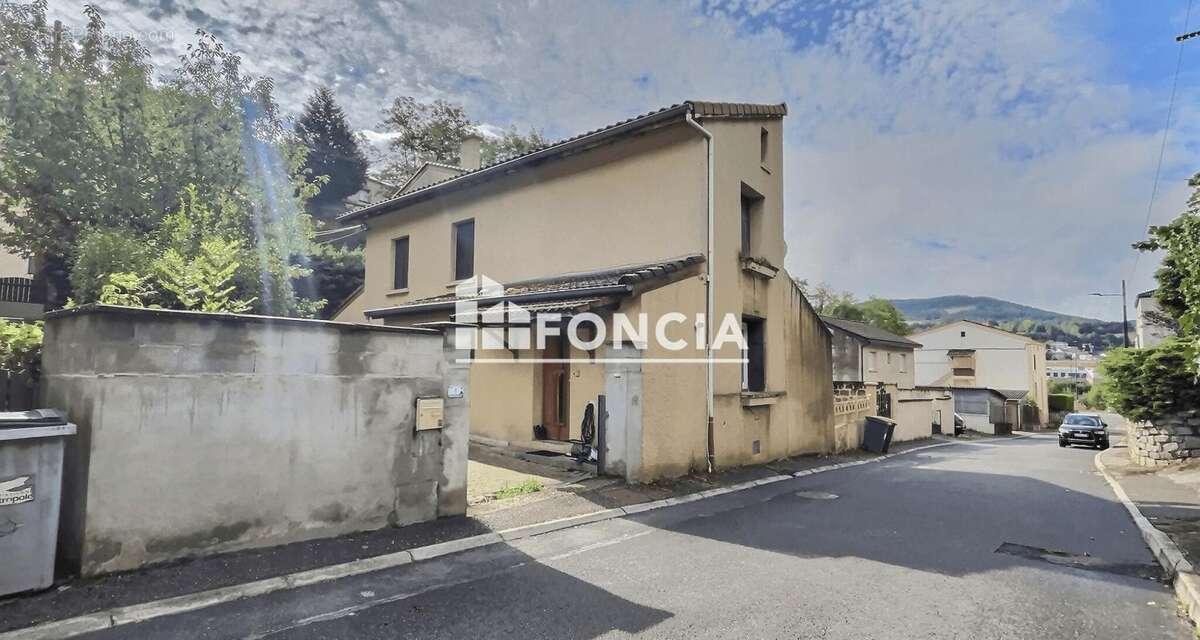 Maison à LE CHAMBON-FEUGEROLLES