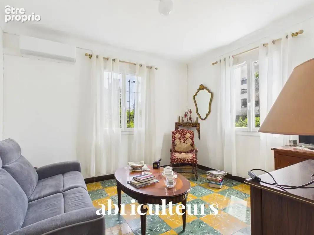 Charmante maison de plain-pied - Jardin de 522 m² - en vente à Cannes La Bocca (06150) - photo 6