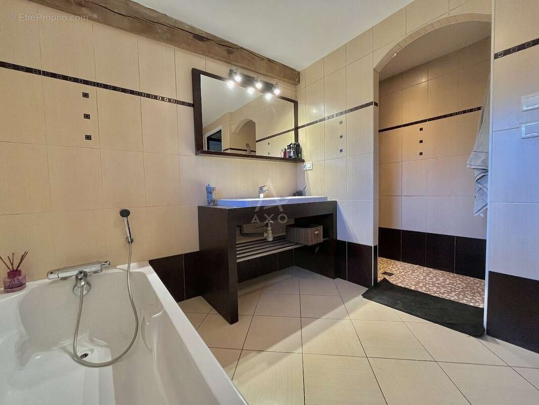 Maison à SAINT-DENIS-LA-CHEVASSE