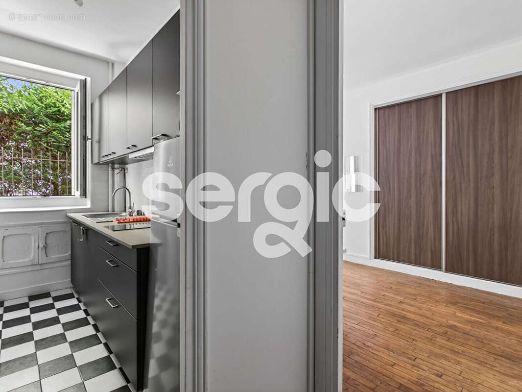 Appartement à PARIS-14E