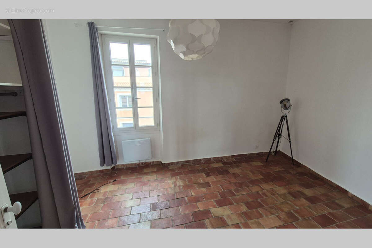 Au dernier étage, appartement traversant entièrement rénové - photo 4