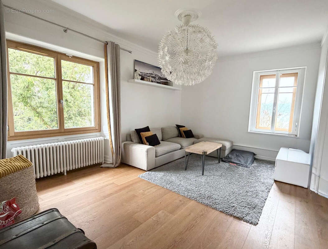 Maison à COLLONGES-SOUS-SALEVE