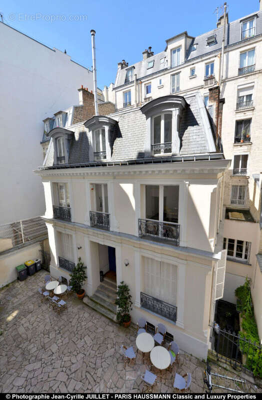 Appartement à PARIS-8E