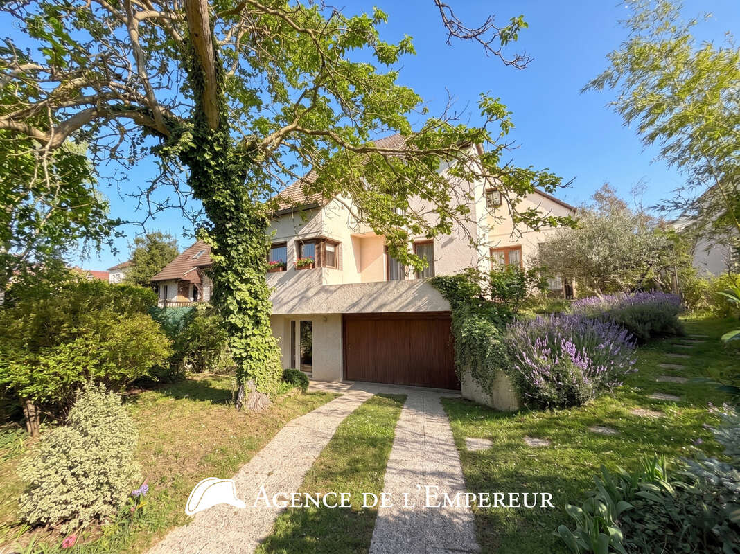Maison 175 m2 - Parcelle 584 m2 - 6 chambres - Châtaigneraie/Richelieu - photo 3