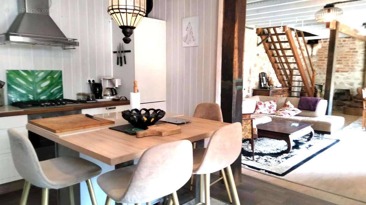 GITE - CUISINE - Maison à SAINT-JUNIEN