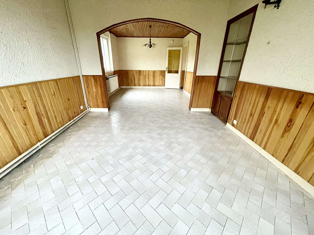 Maison à AUDUN-LE-ROMAN