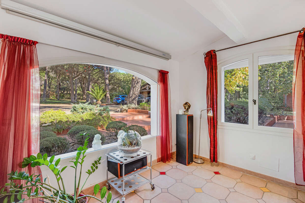 Maison à PUGET-SUR-ARGENS