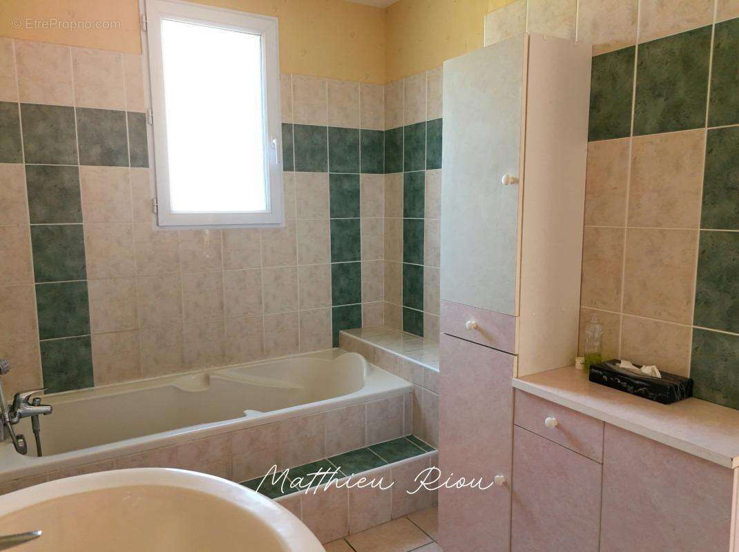 Maison 89 m² à Saint-Agnant-De-Versillat  - photo 7