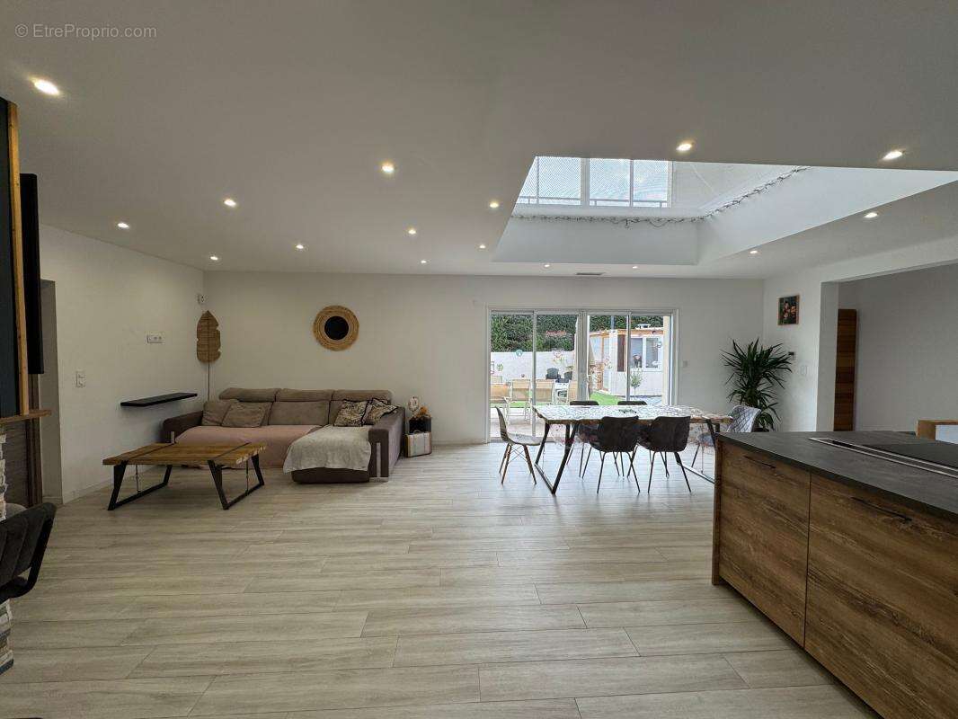 Villa avec piscine et garage - PINET - photo 8