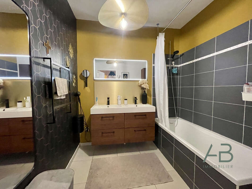 Appartement à MONS-EN-BAROEUL