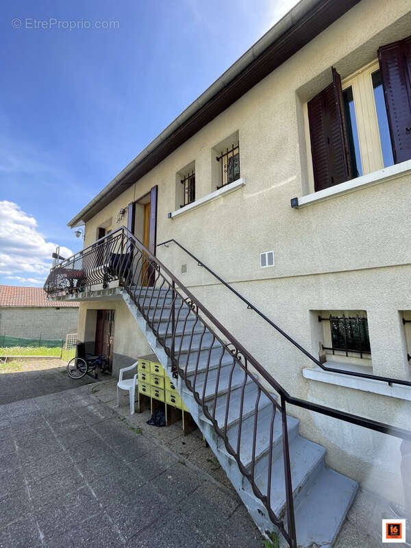 Maison 90 m² à La Monnerie-Le-Montel  - photo 5