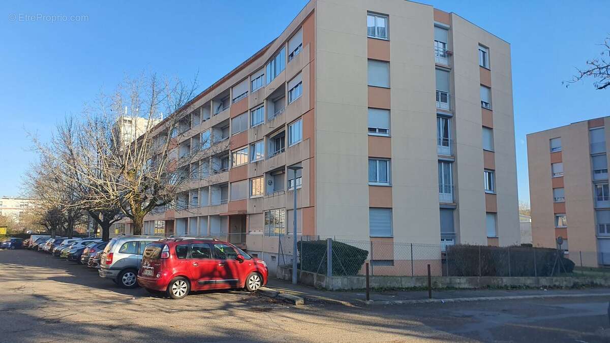 Appartement à CHENOVE