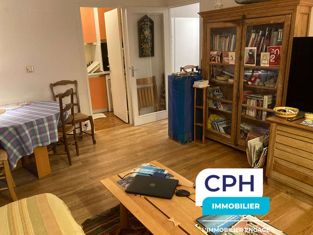 Appartement à COURBEVOIE