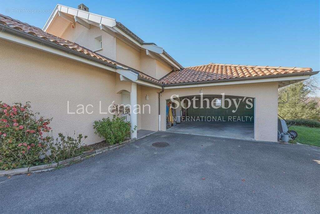 Maison à CHENS-SUR-LEMAN