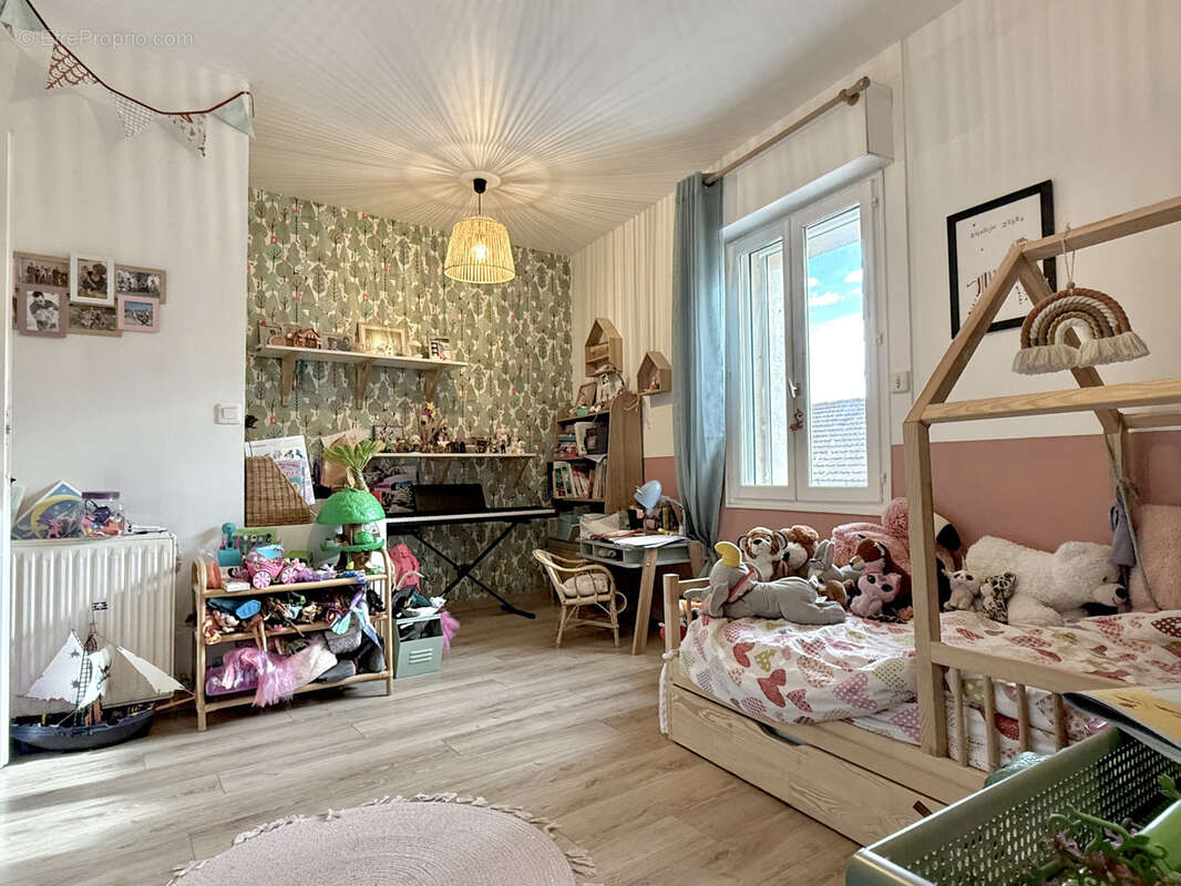 Maison de village avec garage, studio et un extérieur de 75 m2 - photo 10