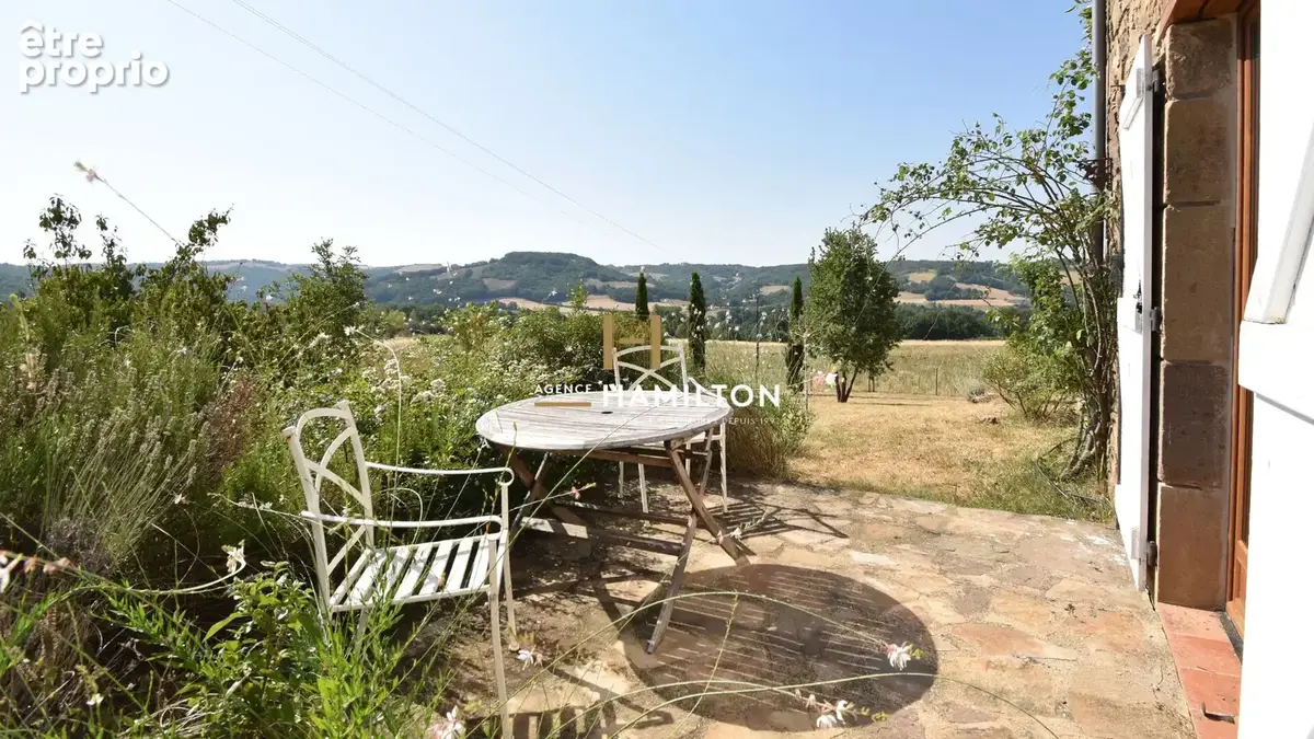 Fermette modernisée avec piscine et vue dégagée - photo 17