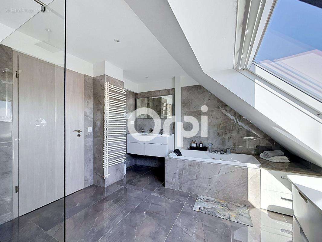 À vendre - Maison Familiale de 253m² avec appartement indépendant - 618 000€ FAI - photo 20