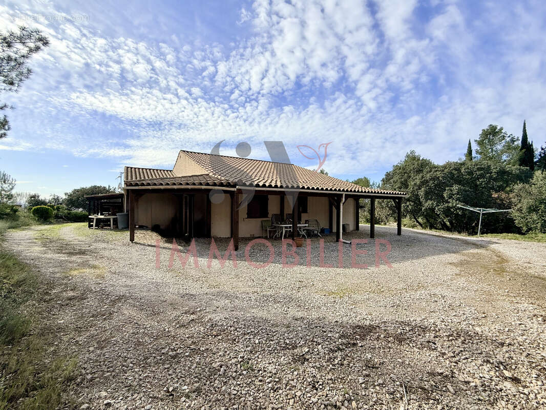 Maison à OUPIA
