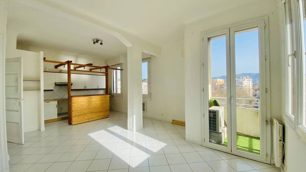 Appartement à MARSEILLE-4E