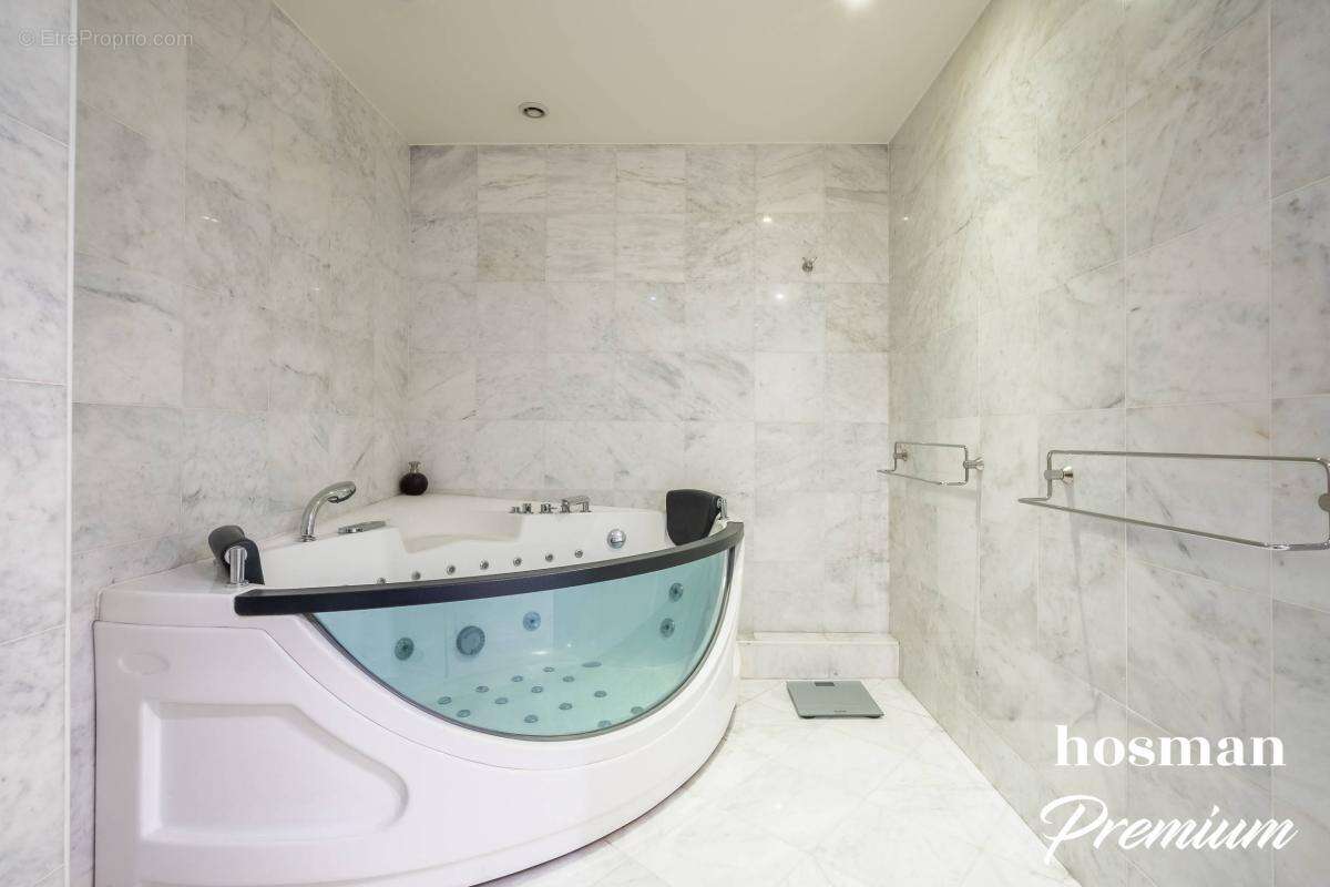 Appartement à PARIS-8E