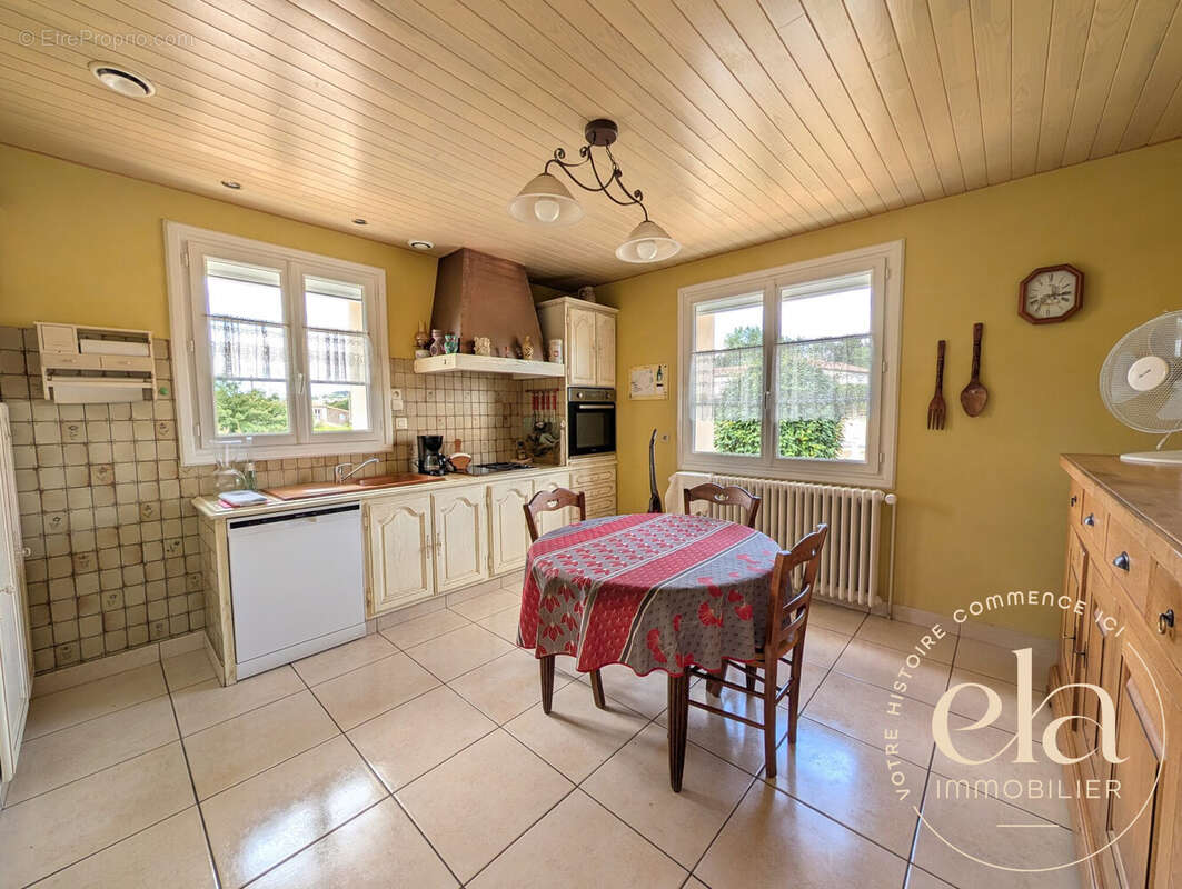 Maison 109 m² à Pouzauges  - photo 4