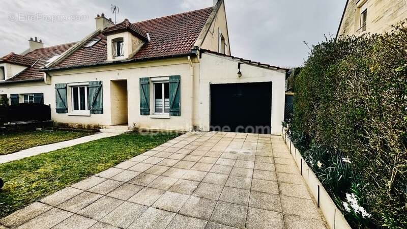 Maison à SAINT-LEU-D'ESSERENT