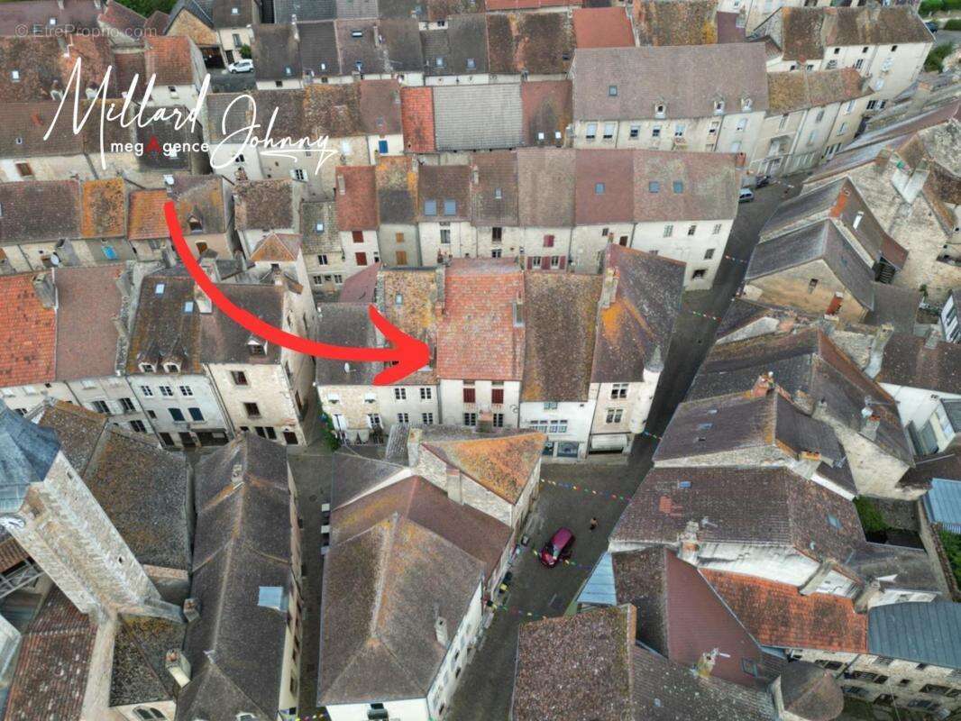 Appartement à SAINT-GENGOUX-LE-NATIONAL