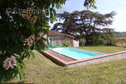 Piscine au Sud face aux Pyrénées. - Maison à RIGUEPEU
