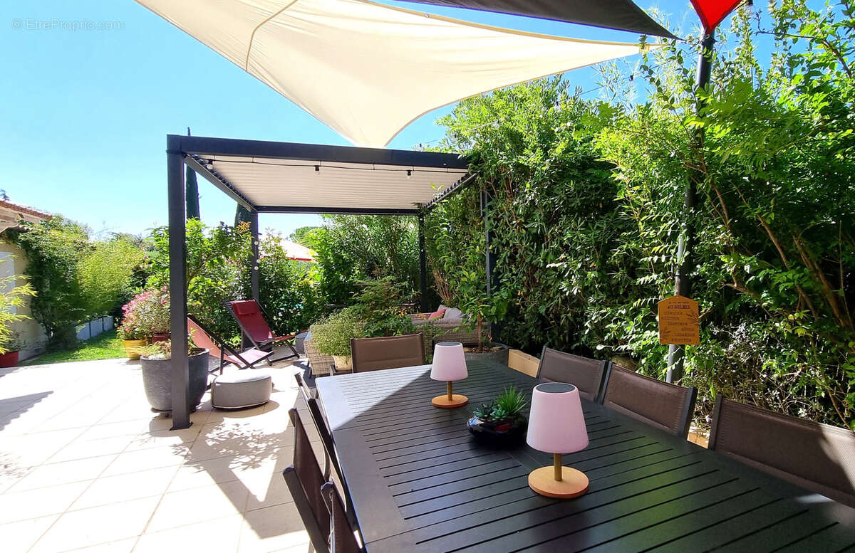 Maison à SAINT-CLEMENT-DE-RIVIERE