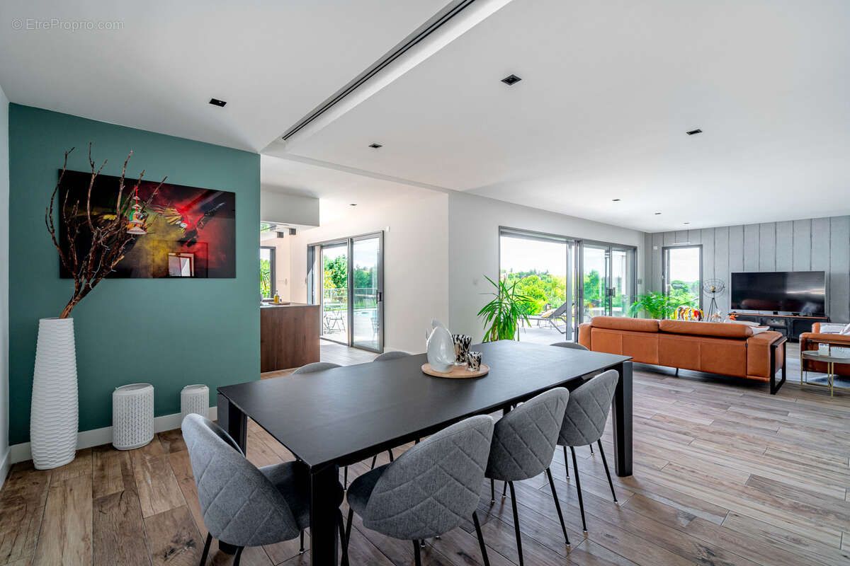 Maison à LA TOUR-DE-SALVAGNY