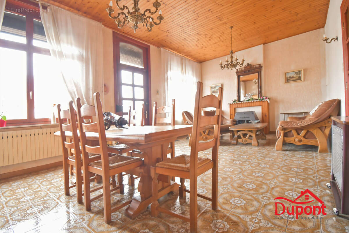 Maison à QUIEVRECHAIN