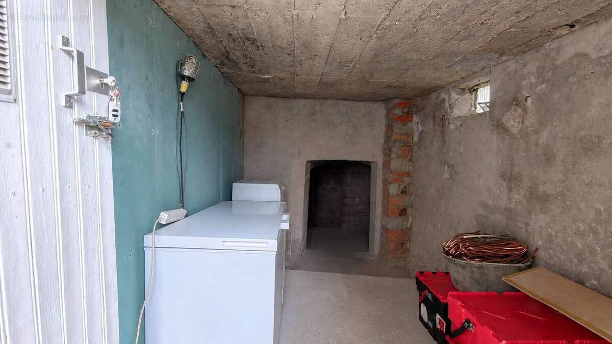 cave - Appartement à VILLENOY