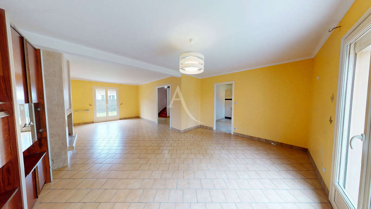 Maison à SAINT-JEAN-DE-BRAYE