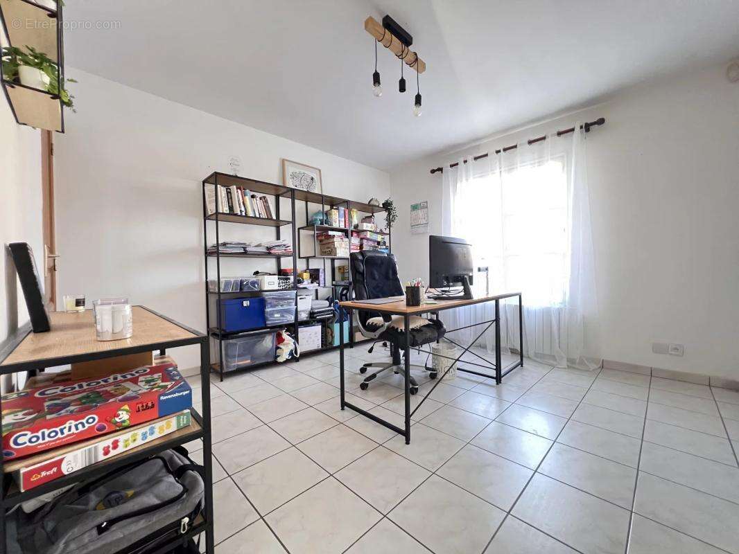 Maison à LES CLAYES-SOUS-BOIS