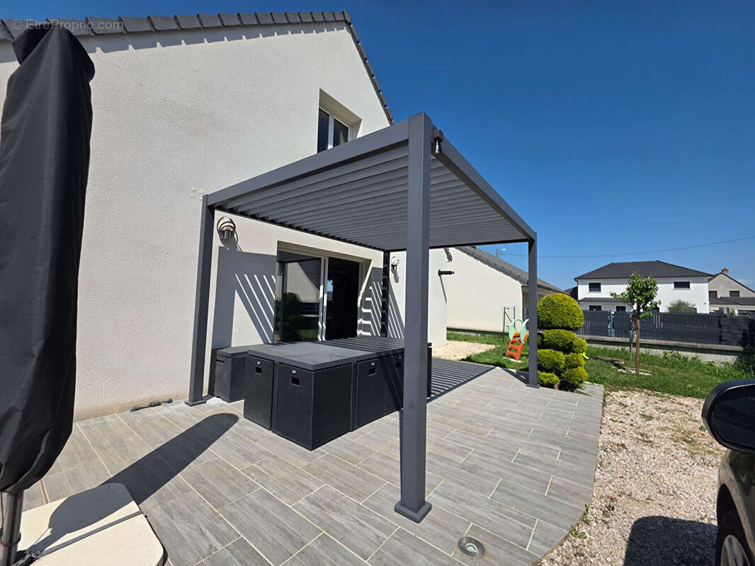 Maison à GENLIS