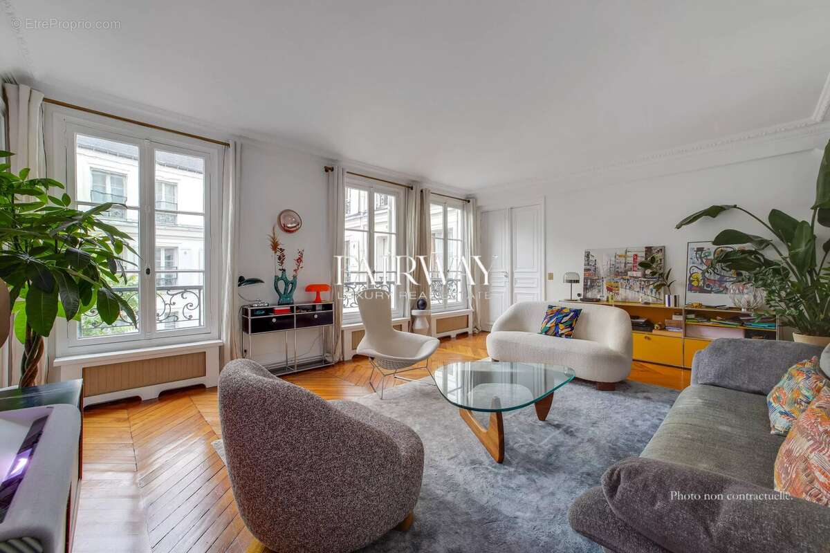 Appartement à PARIS-8E
