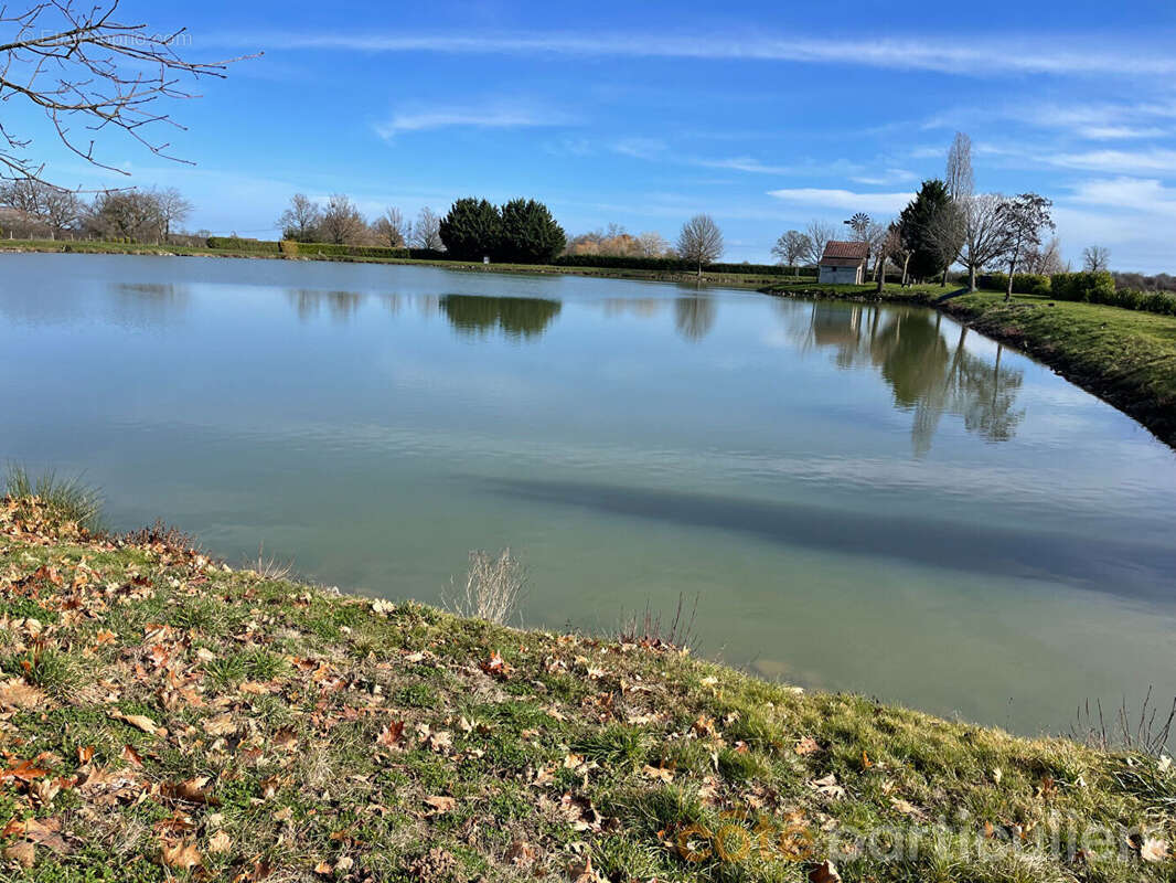 Terrain à SAINT-PIERRE-LES-BOIS