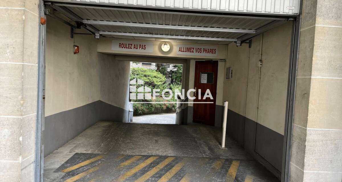 Parking à PARIS-15E