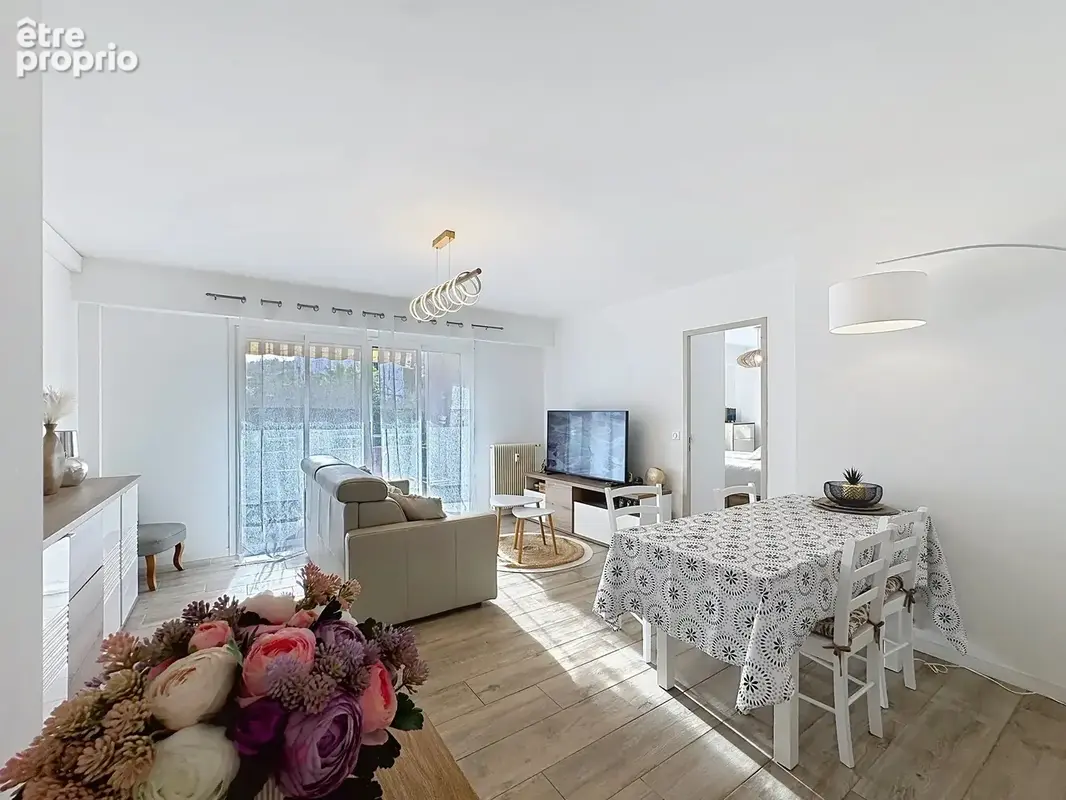 Golfe juan - bel appartement 4 pièces rénové avec terrasse, parking et cave - photo 2
